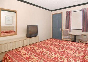 Econo Hotel 2*
