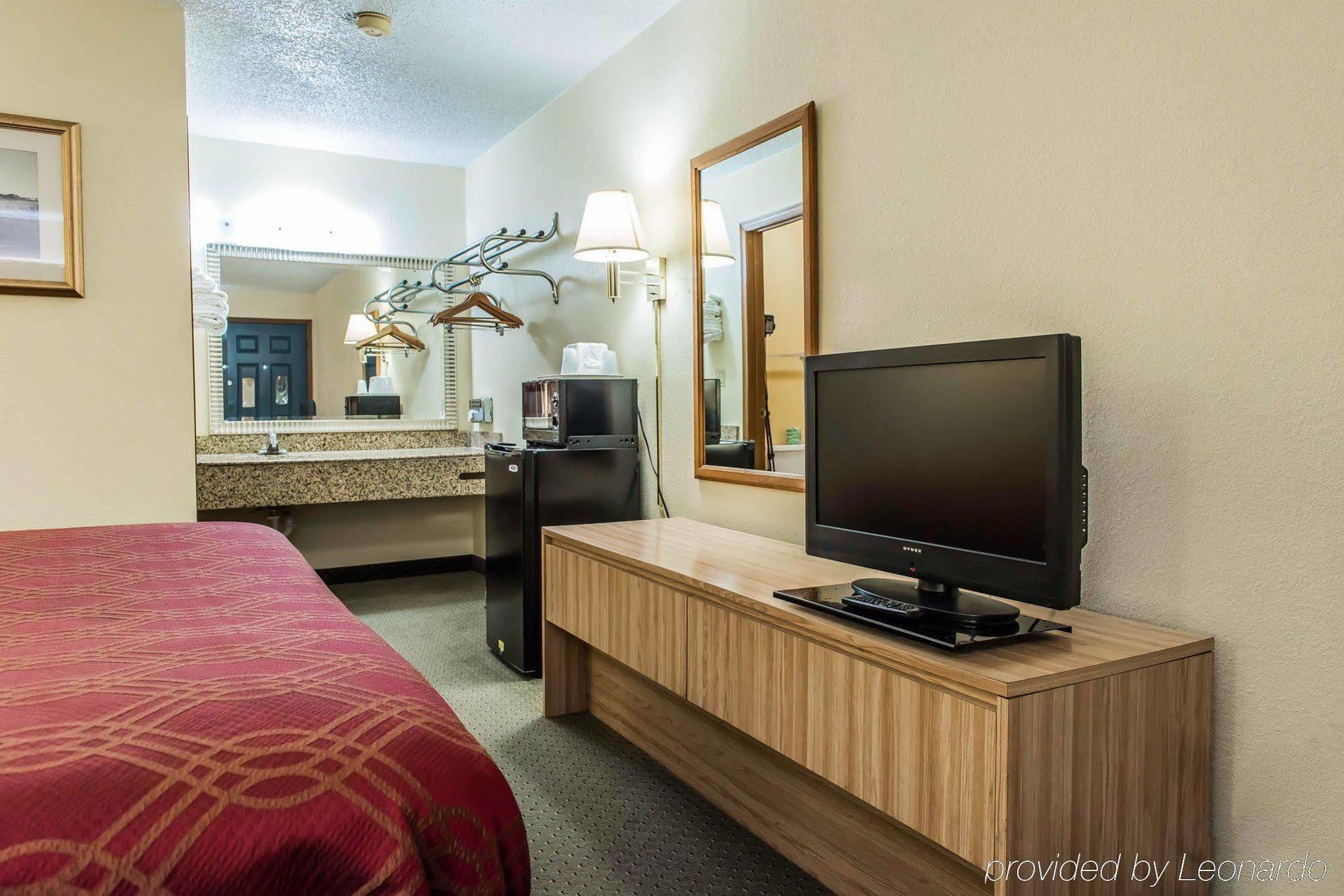 Econo Hotel